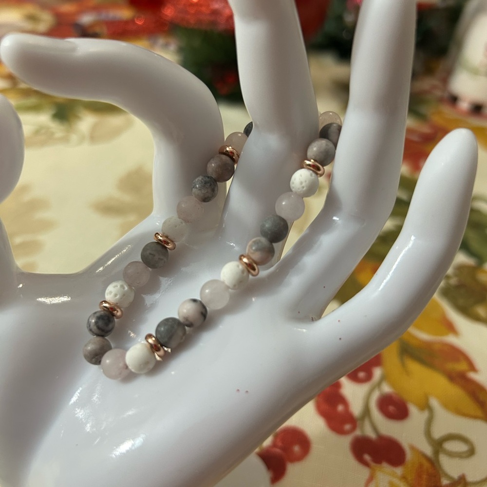 2 Multi-Colour Stone Bracelets - Picture 5 of 5